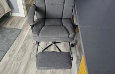 Cozy Roomy family sized apartment on major bus route close to all - Foto 64