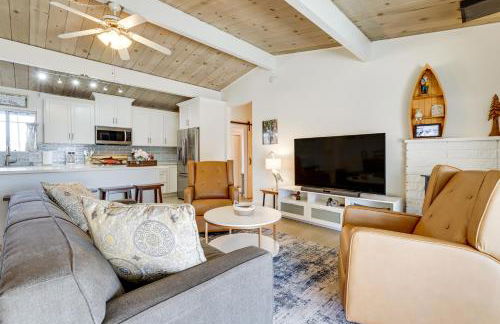 Clear Lake Gem on Canal with Dock Dogs Welcome! - Foto 6