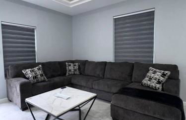 2BR Luxe Home Near Downtown Pharr - Foto 1