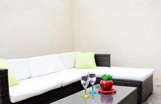 Located in the peaceful NG8 Wollaton , Perfect for Business Trips & Family Holidays or working proffesionals-long term deals, M1 Nearby , Free Parking , Private Garden , 500Mb Wi-Fi , Netflix - Foto 33