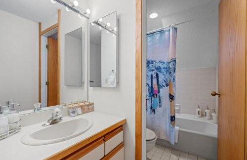 Mountain Haven for Families w Deck - Shuttle - Views - Foto 42