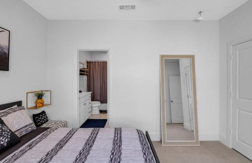 Modern 3BR in Bishop Arts - Walk to Shops & Dining Duplex - Foto 20