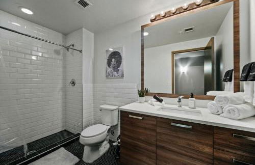 Luxury Downtown Dallas Retreat with Parking, Pool, Gym - Foto 17