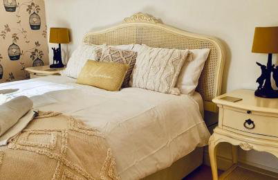 Spacious 5-Bed Detached House, Sleeps 10, Parking - Photo 7