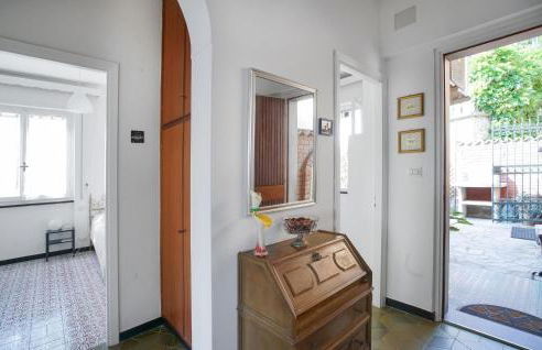 3 Bedroom Amazing Apartment In Avegno - Foto 24