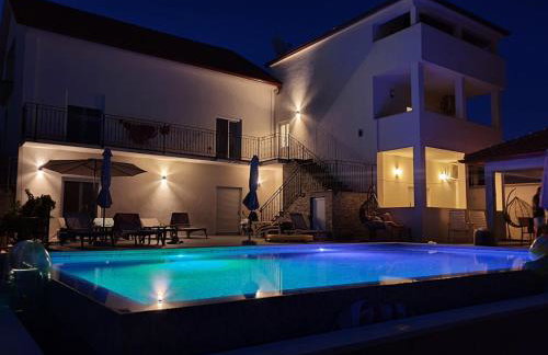 MK Apartments - Photo 3