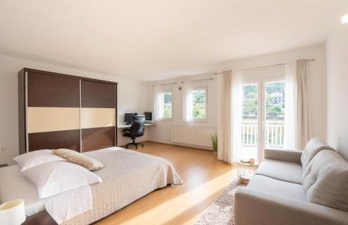 Awesome Home In Tugare With Kitchen - Foto 29