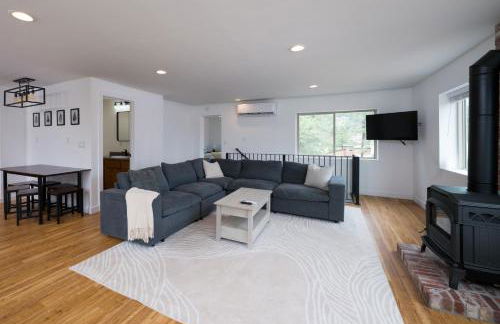 Hot Tub + Views | Cozy Retreat - Foto 36