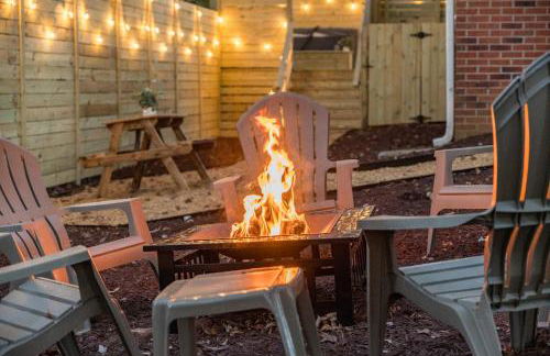 Hot Tub Fire Pit 4BR Oasis - Foto 21