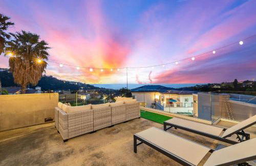 Oceanview Luxe Retreat with Rooftop - Foto 48