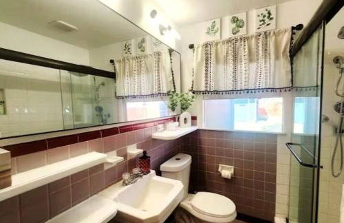 A Rare find - Bright, Warm, Charming Central Austin Home - Photo 22