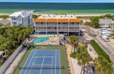 Cheerful Pelican on Anna Maria Island - Photo 1