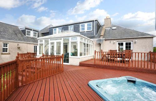 JOIVY Greenknowes Farmhouse with Hot Tub and Bar - Photo 3