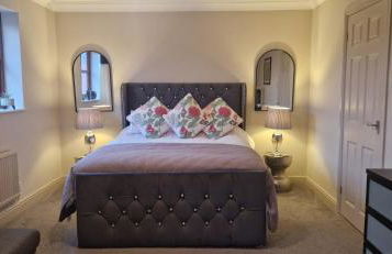 Stunning Fir Tree Corner 3 bedroom detached Executive house ideal wedding guest family home with free drive way CCTV parking for 2 vehicles or LWB Van M5 1 mile away dogs welcome by prior arrangement - Foto 31