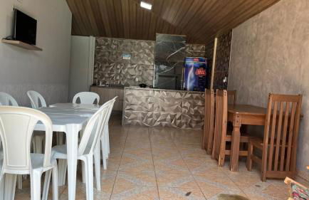 Casa com piscina bem localizada - Foto 10