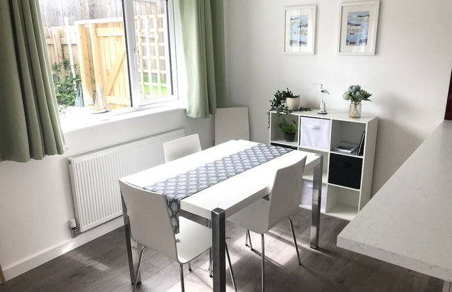 Beautiful Refurbished Home - Short Walk to the Beach - Foto 2