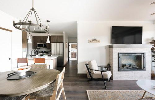 New Luxe Condo - Hot Tub - Minutes to WP! - Fraser - Foto 2