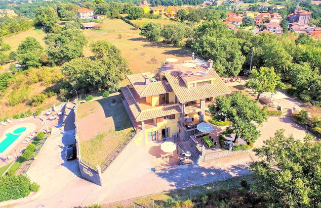 Villa on top of a Hill With an Enchanting View of Lake Bolsena - Photo 38