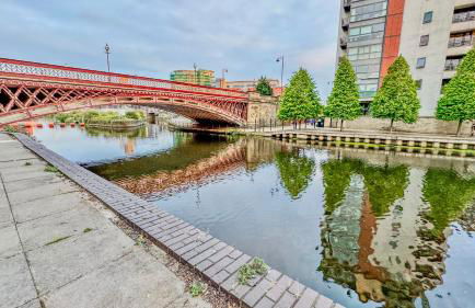 Canal Side Luxury Apartment in Leeds City Centre Sleeps 3 - Foto 29