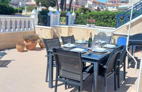 Spacious ground floor apartment overlooking the beautiful communal pool - Foto 11