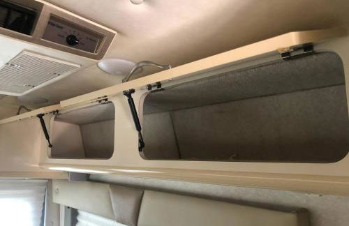 Private and cozy RV, direct bus to NYC Manhattan only 2 blocks away, MetLife Stadium FIFA World Cup 25 minutes away - Foto 15