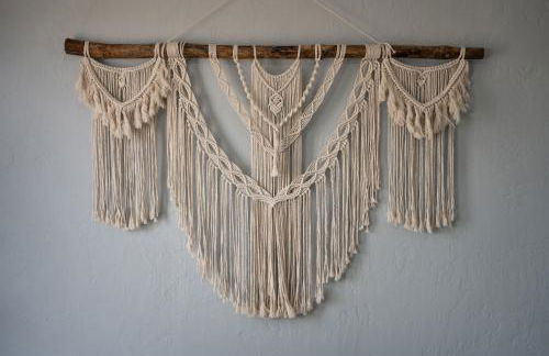 Desert Oasis - Firepit, Stargazing, Kitchen Essentials, 5 Acres, & Joshua Trees - Sleeps 6 Comfortably, 7 with Sofa, 8 Maximum - Foto 28