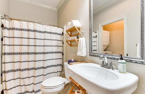 Lakefront Oscar Home with Game Room and Boat Dock! - Foto 19