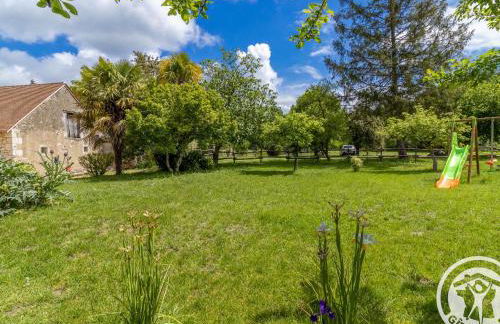 Gîte de groupe avec salle de jeux, jardin 4000m², proche forêt de Chandelais et Zoo de la Flèche - FR-1-622-56 - Photo 8