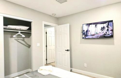 Escondido Front Unit 3-BR by SD STAY - Foto 21