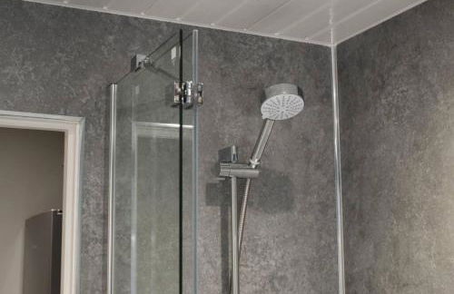 Air Maison - Family Home with Off-Road Parking - Photo 57