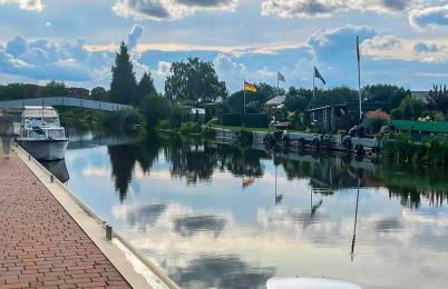 Vintage Houseboats at Malchin Harbor by Kuhnle-Tours - Foto 6