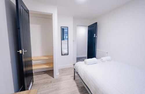 10BR 4Bath Home, Stag Do, Contractors, Big Group - Foto 29