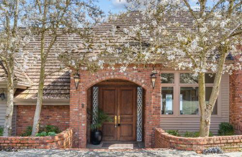 Stunning Waterfront Mansion with Pool and Hottub - Foto 31