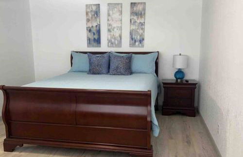 Spacious Getaway! Pool, Spa, Sleeps 9 - Foto 14