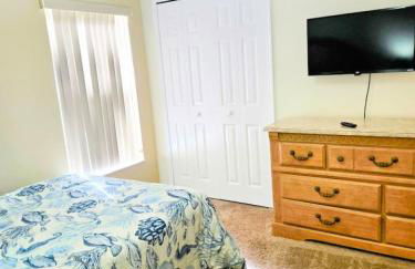 Joyful and Bright 4 Bedroom 3 Bathroom Pool Home - Foto 26