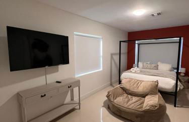 Lux Retreat with Pool Near Beach - Foto 3