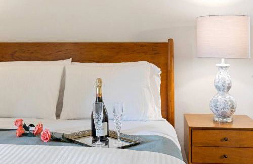 Cozy 3BR Dog-Friendly Cabin- Level 2 EV Chgr - Photo 22