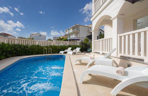 Villa Authentica with Heated Pool - Foto 20