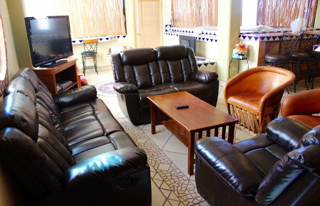 Mid-century Ocean View Apartment - Photo 7