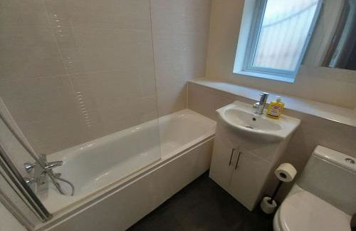 Comfortable and spacious 2 bedrooms Free parking - Foto 8