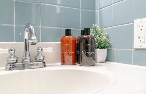 Private Pool & Yard Mins to Dining & University - Foto 29