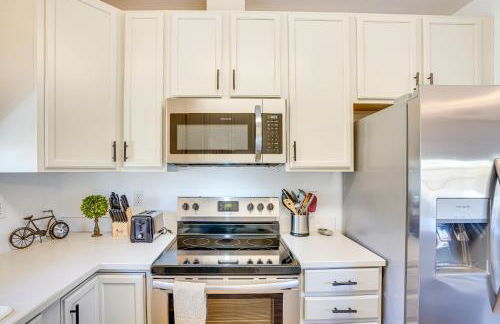 Charming Bend Home with Porch and Yard Great Location - Foto 2