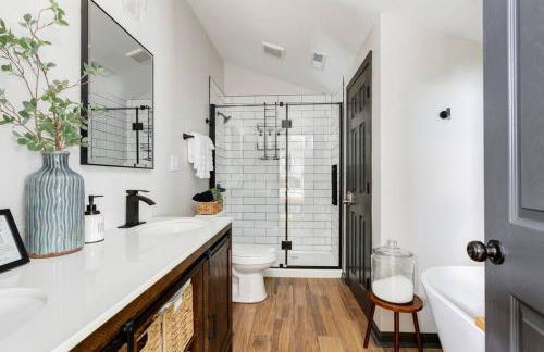 NEW - Modern Rustic Retreat Ardmore Chalet - Foto 20