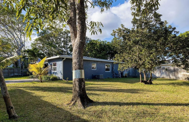Hot Tub, Firepit, Deck | 10mins to Beach | Middle Terrace Cottage by AvantStay - Foto 45