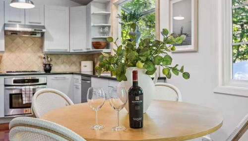 Modern Organic Home with Backyard Creek near State Park - Foto 5