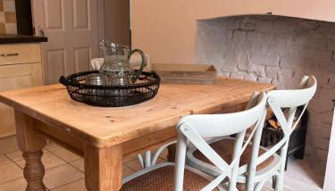 CWTCH COTTAGE Llantrisant 2 bed home - sleeps 4 - Foto 4
