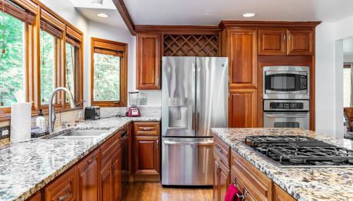 Spacious 3BR Redmond Home with Fireplace & BBQ - Foto 5, stove, dishwasher, toaster