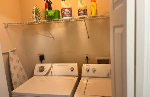 3 Bed 3 Bath Townhome - Foto 13