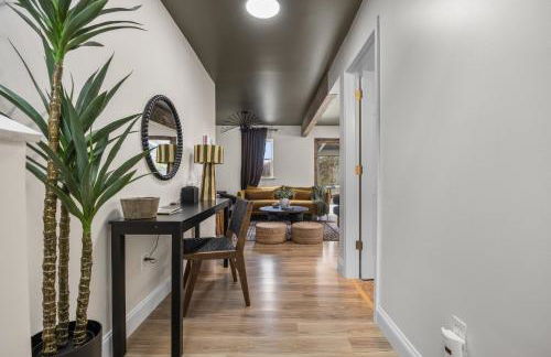 Lakefront Retreat, Mins to Dtown, Firepit, Hot Tub, Pet friendly! - Foto 47