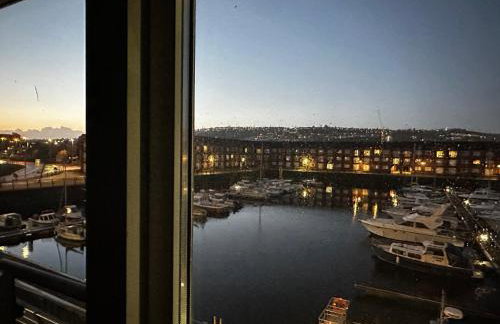 Beach Side APT with Home Cinema - Photo 21